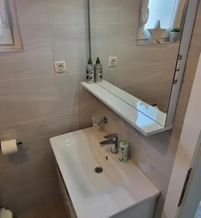 Inas Luxury 아파트